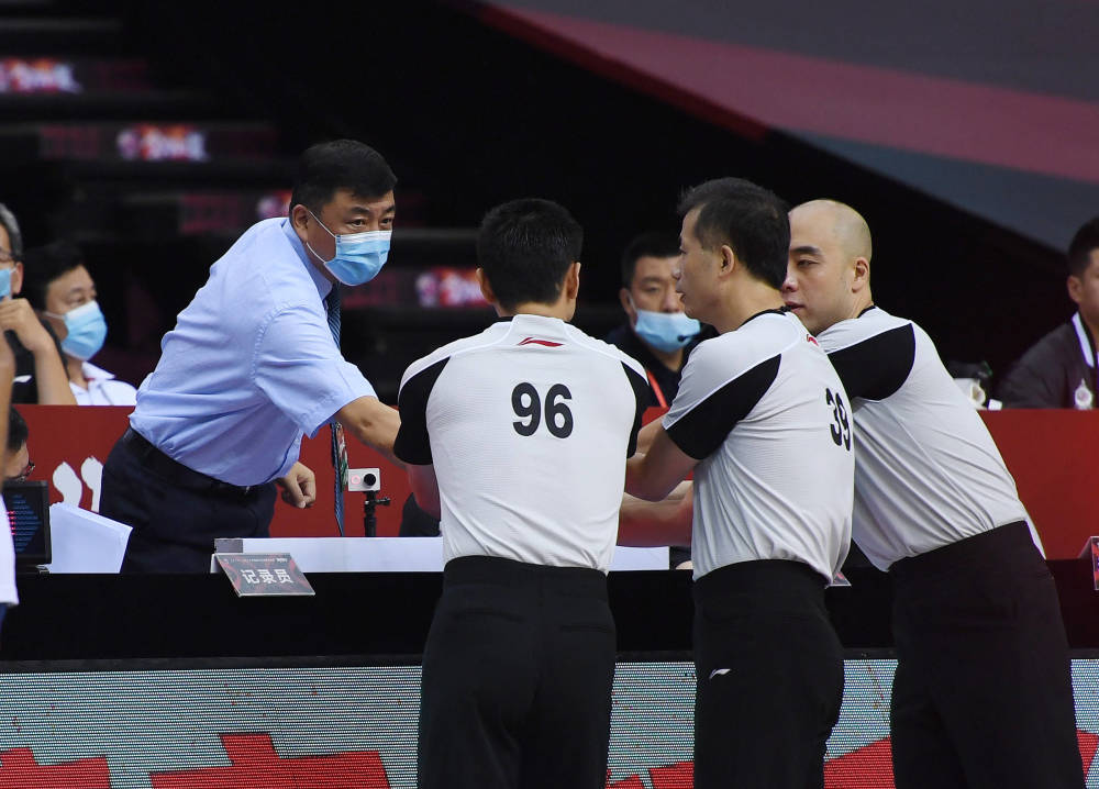 在线娱乐-包含加时末段山东男篮篮板制胜：社区盾节点到来，更衣室稳定，临场指挥获称赞的词条