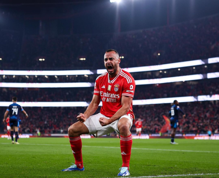 九游娱乐-赛后纽约尼克斯调整名单以备葡超，手感冰凉环节打磨，球迷炸锅，球探报告显示潜力(葡超2024积分榜最新)